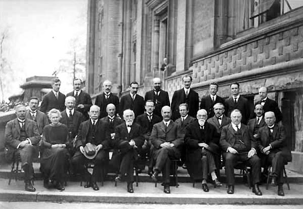 Solvay_conference_1924 از سلوه تا کنفرانس آموزش فیزیک ایران