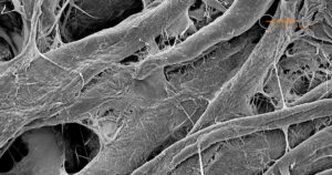 کنترل دو سیال محدود با یک سوراخ