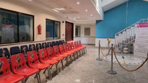 آونگ فوکوی نقاش 17 متری مدرسه ابتدایی دخترانه مصلی نژاد منطقه شش تهران